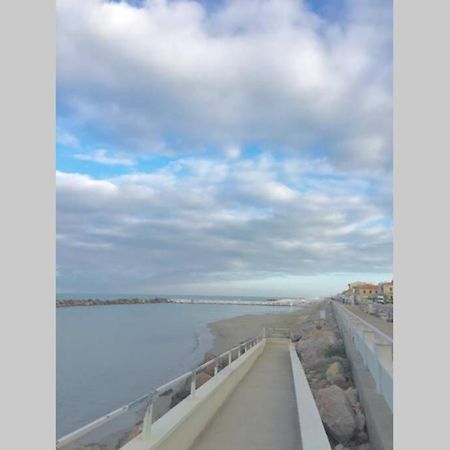 Bilocale Sul Mare Apartment Марина ди Пиза Екстериор снимка