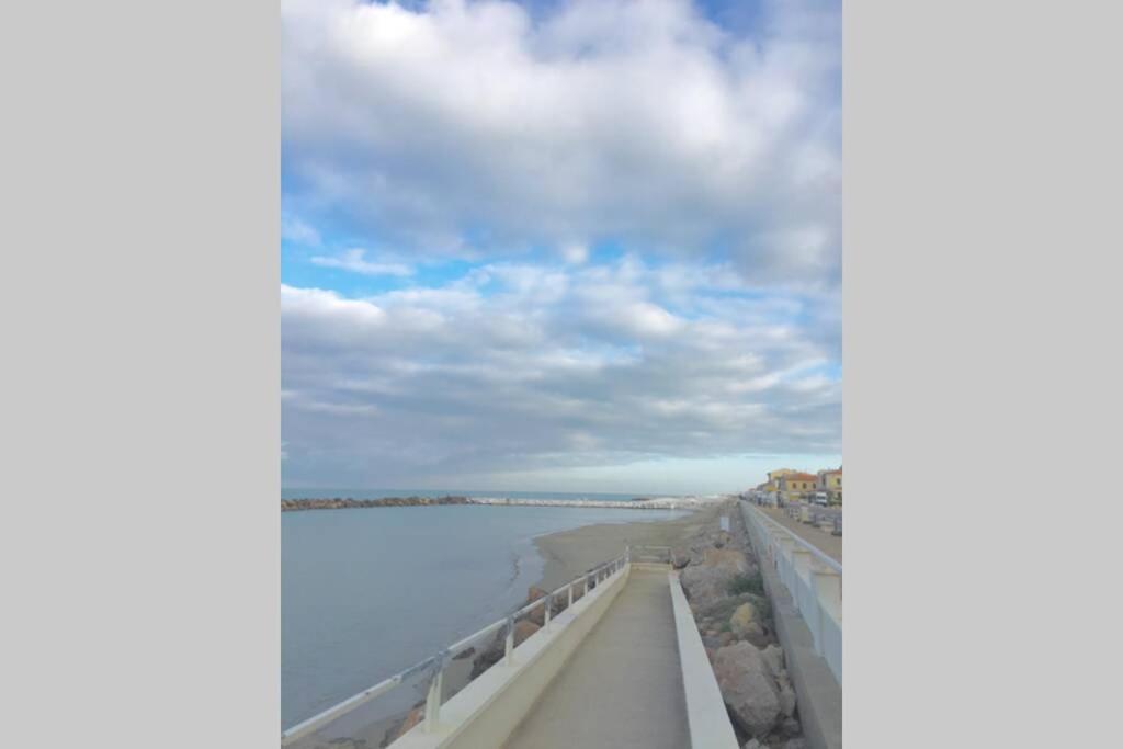 Bilocale Sul Mare Apartment Марина ди Пиза Екстериор снимка